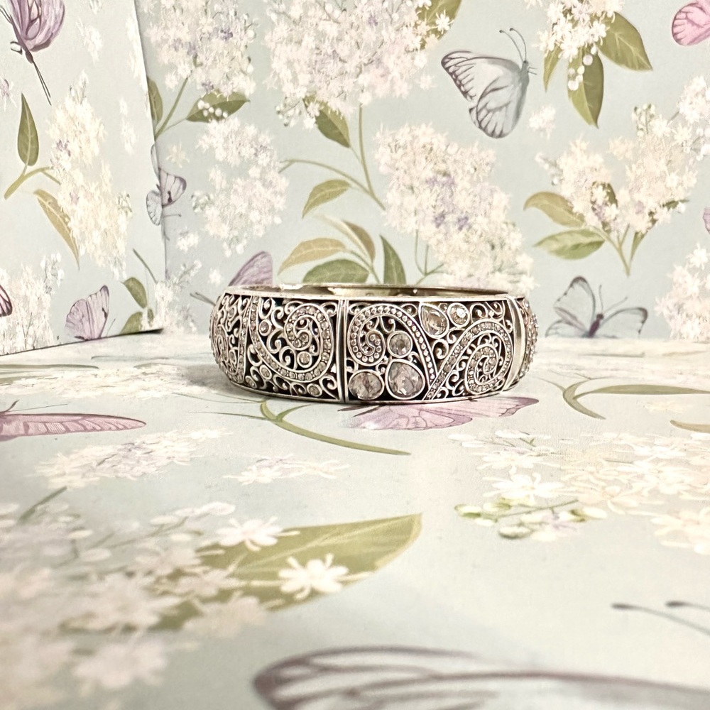Brighton Mumtaz Bloom Hinged Round Bangle with Swarovski Crystals *RARE*